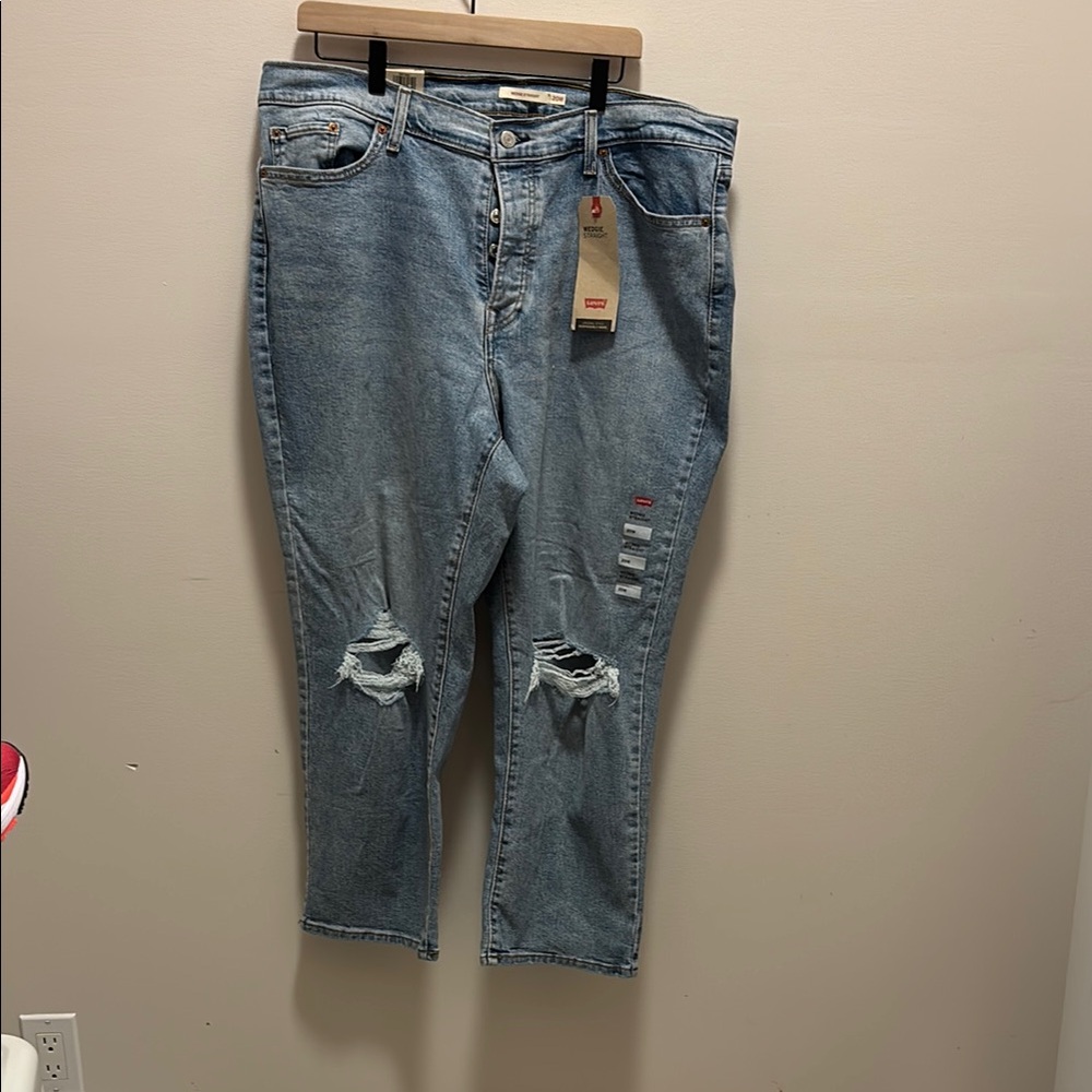 Levi's Women's Light Blue Wedgie Straight Jeans